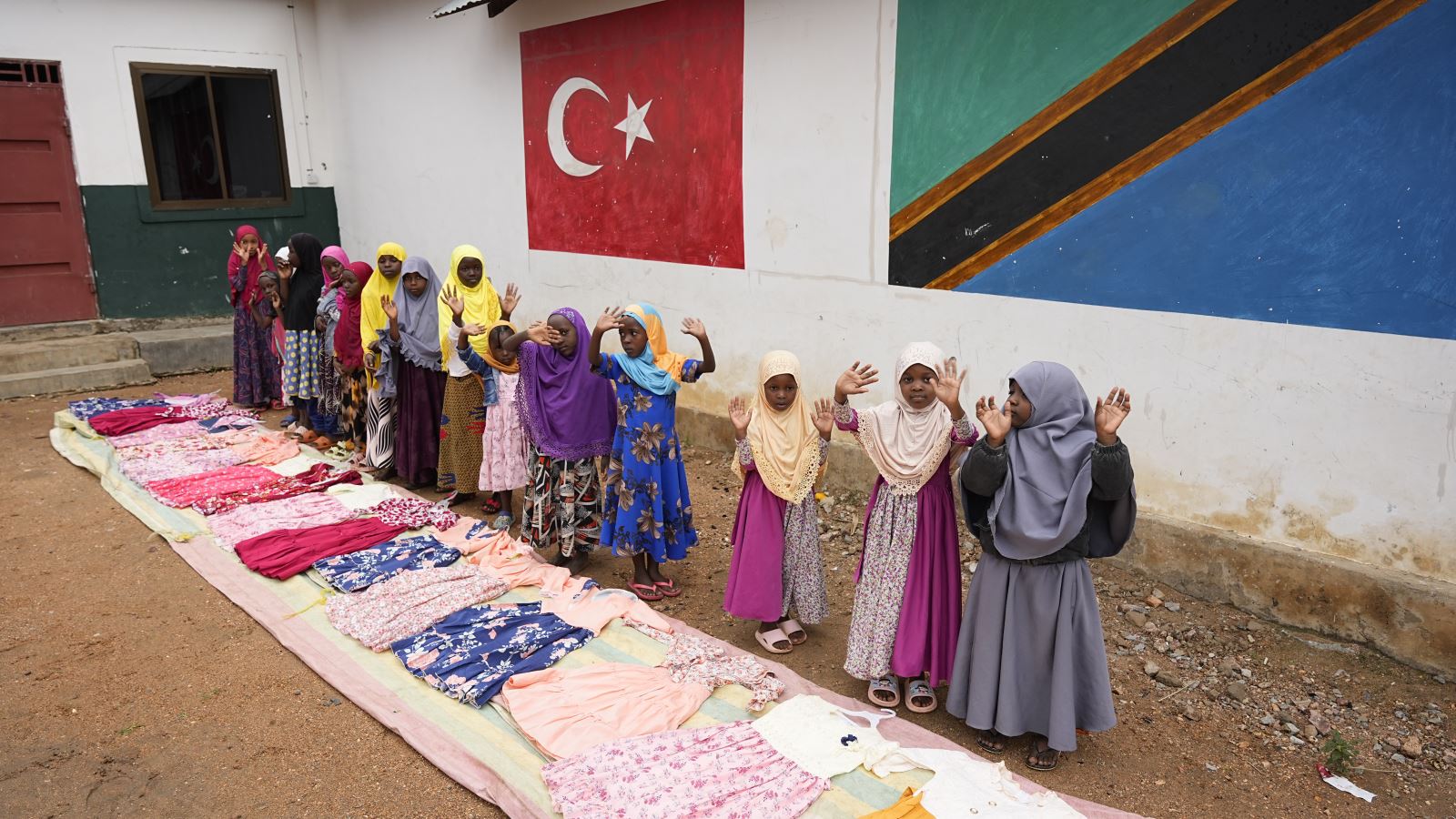 Yetim Giydirme - Afrika